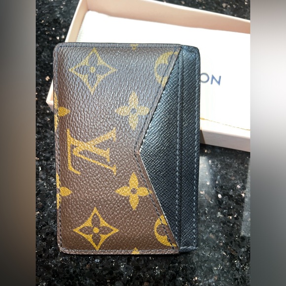 Louis Vuitton Wallet - Picture 3 of 3